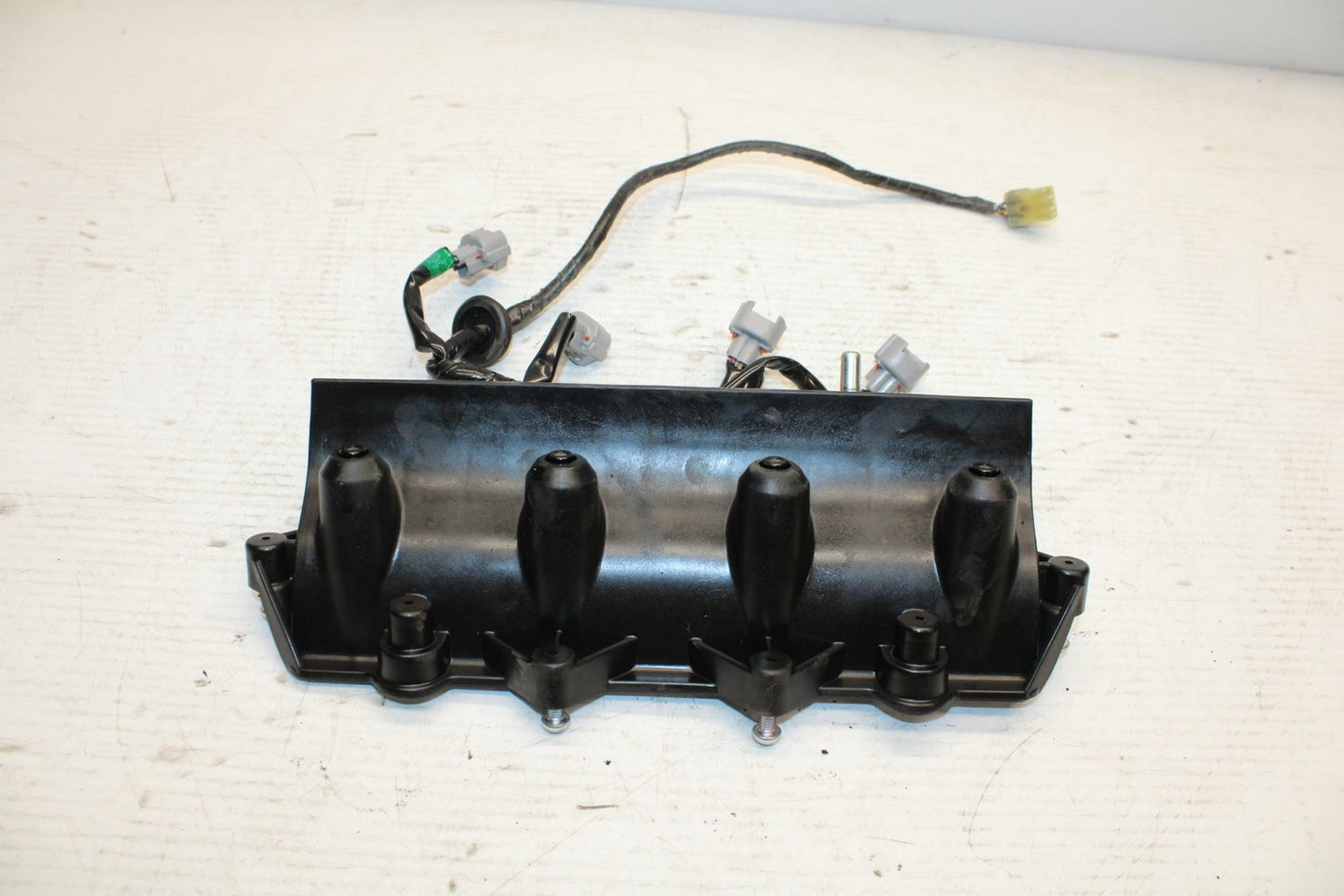07 YAMAHA YZF R6 2c0 SECONDARY FUEL INJECTORS TOP AIRBOX GAS RAIL BB297
