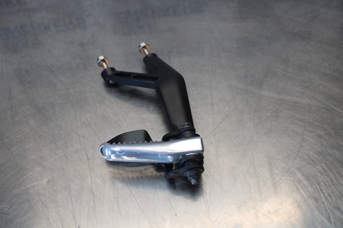 22-25 YAMAHA YZF R7 RIGHT REAR BACK PASSENGER PEG BB176