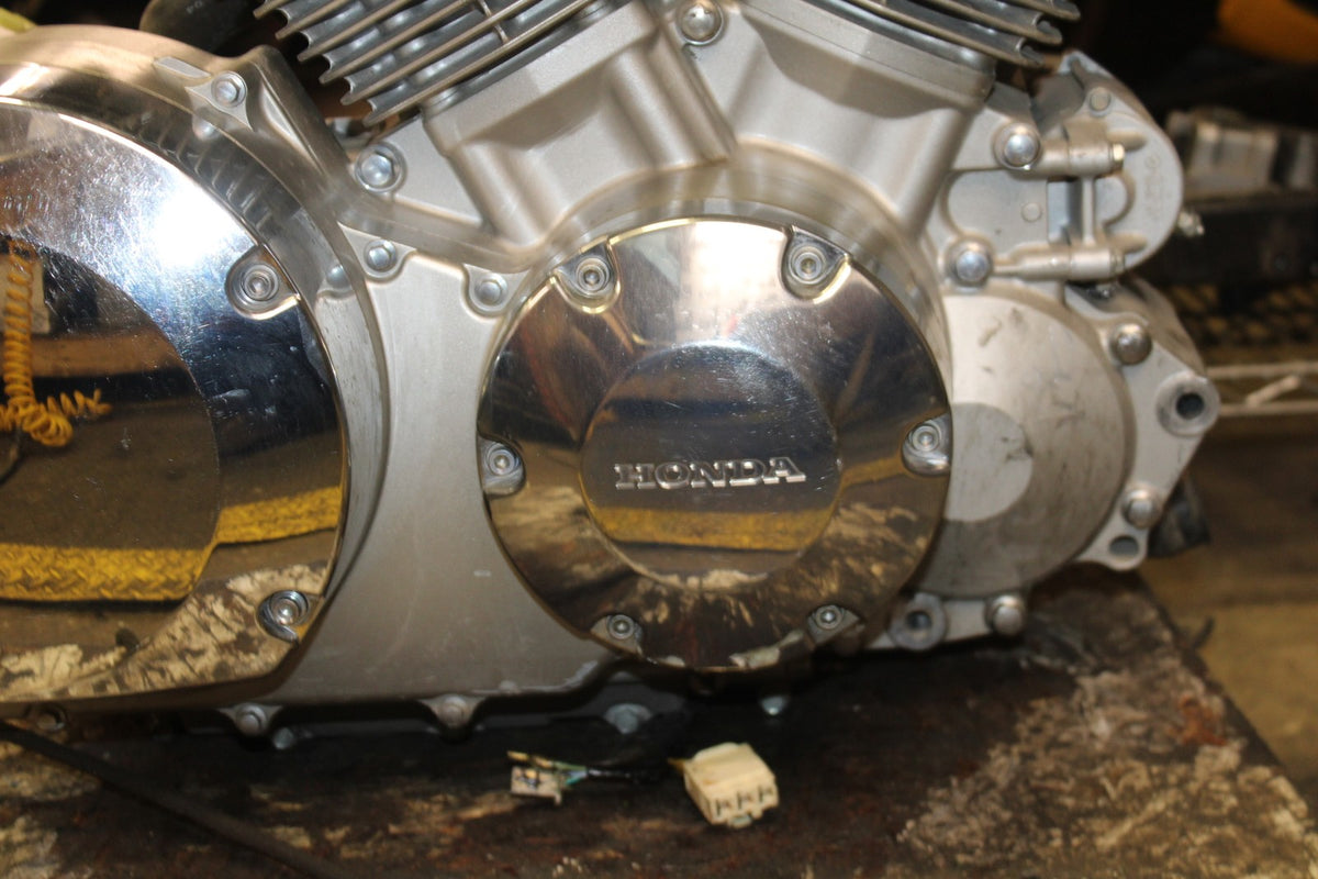 07 HONDA VTX1300R ENGINE MOTOR BB825