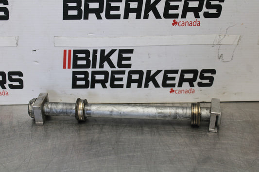 16 APRILIA TUONO V4 1100 REAR AXLE BACK WHEEL RIM PIVOT BOLT AXEL BB905