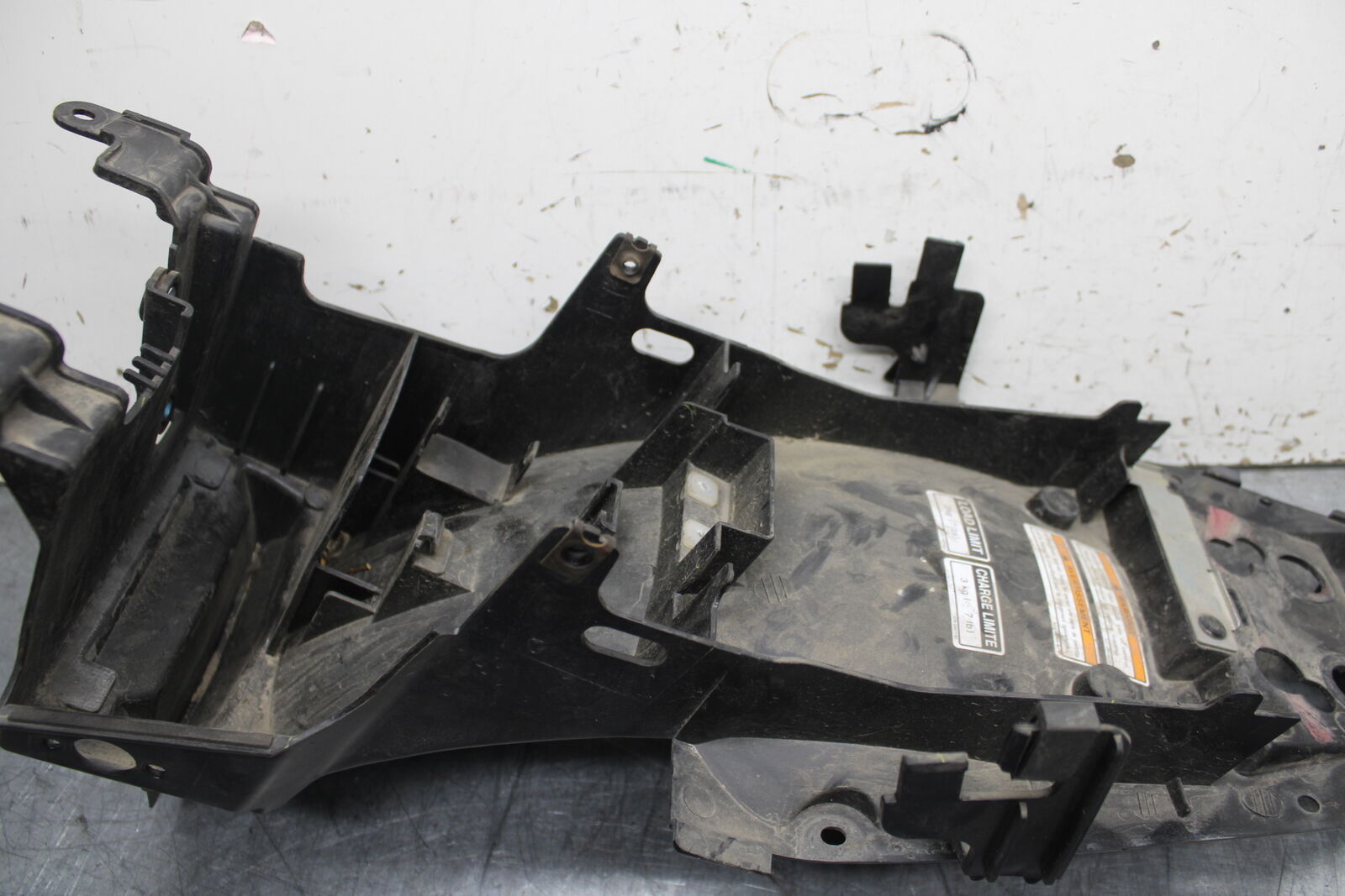 09-15 YAMAHA FZ6R REAR UNDERTAIL BATTERY TRAY PLASTIC 20S-21611-00-00  BB719