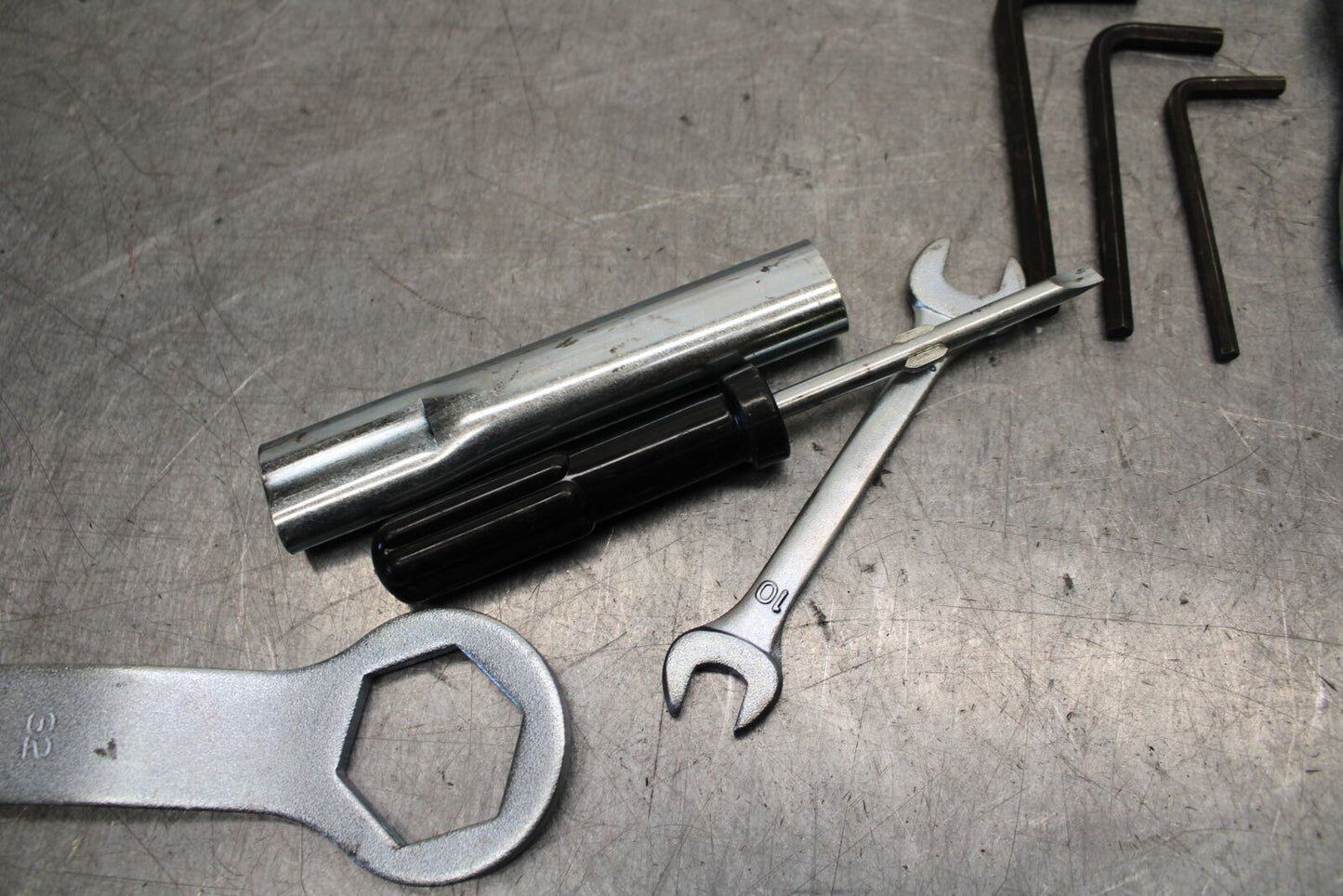 16 KAWASAKI NINJA ZX10R STOCK TOOLS OEM TOOL BAG KIT SET 56007-0141 BB650