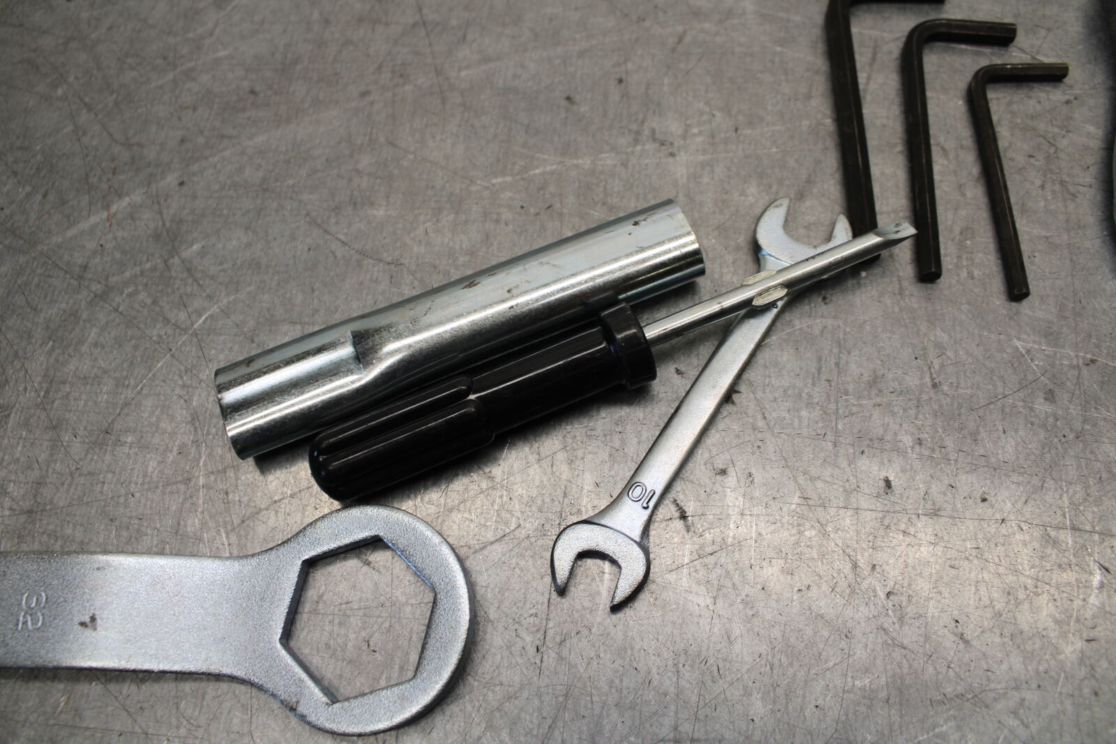 16 KAWASAKI NINJA ZX10R STOCK TOOLS OEM TOOL BAG KIT SET 56007-0141 BB650