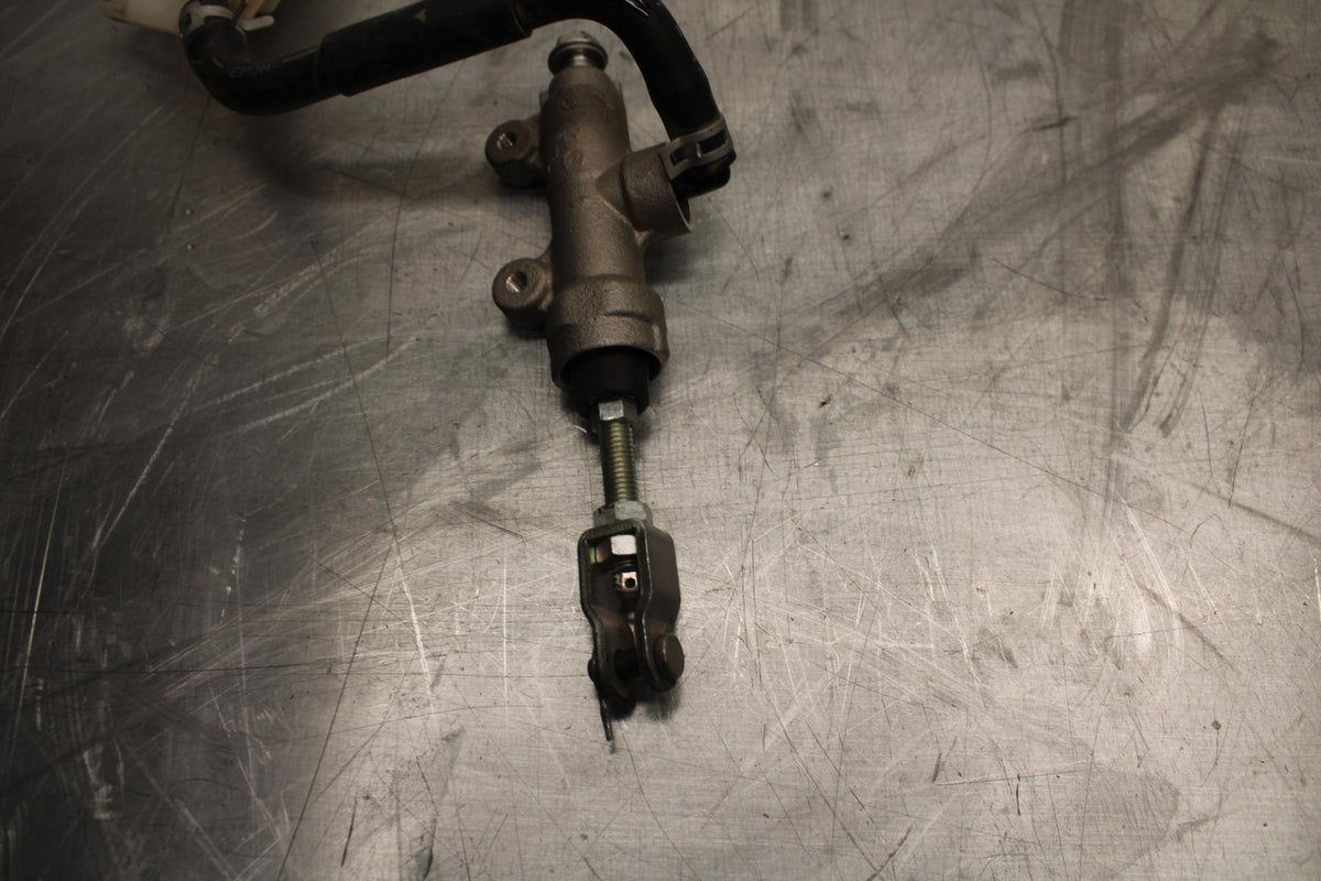 17-23 SUZUKI GSXR 250 GSX250RL8 REAR  BRAKE MASTER CYLINDER W RESERVOIR BB490