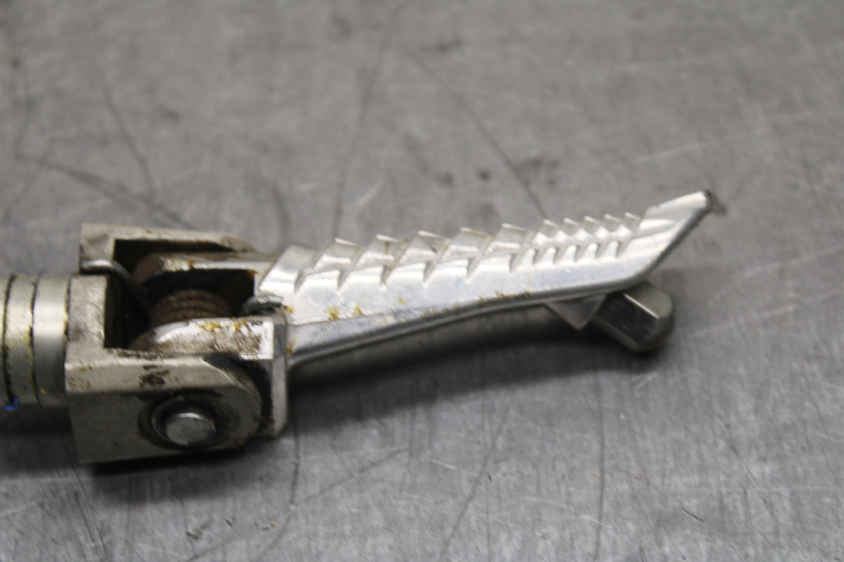 06-07 SUZUKI GSXR750 RIGHT FRONT FOOT REST PEG STEP BB110