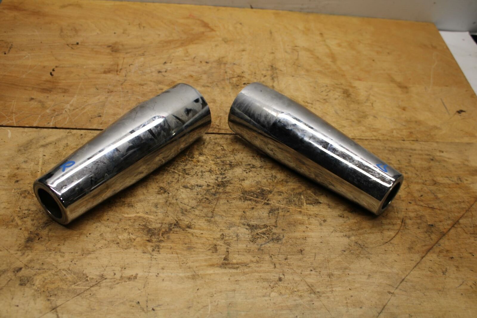 05-09 SUZUKI BOULEVARD C90 FRONT FORK UPPER COVER TOP GUARD SHIELD COWL  BB332