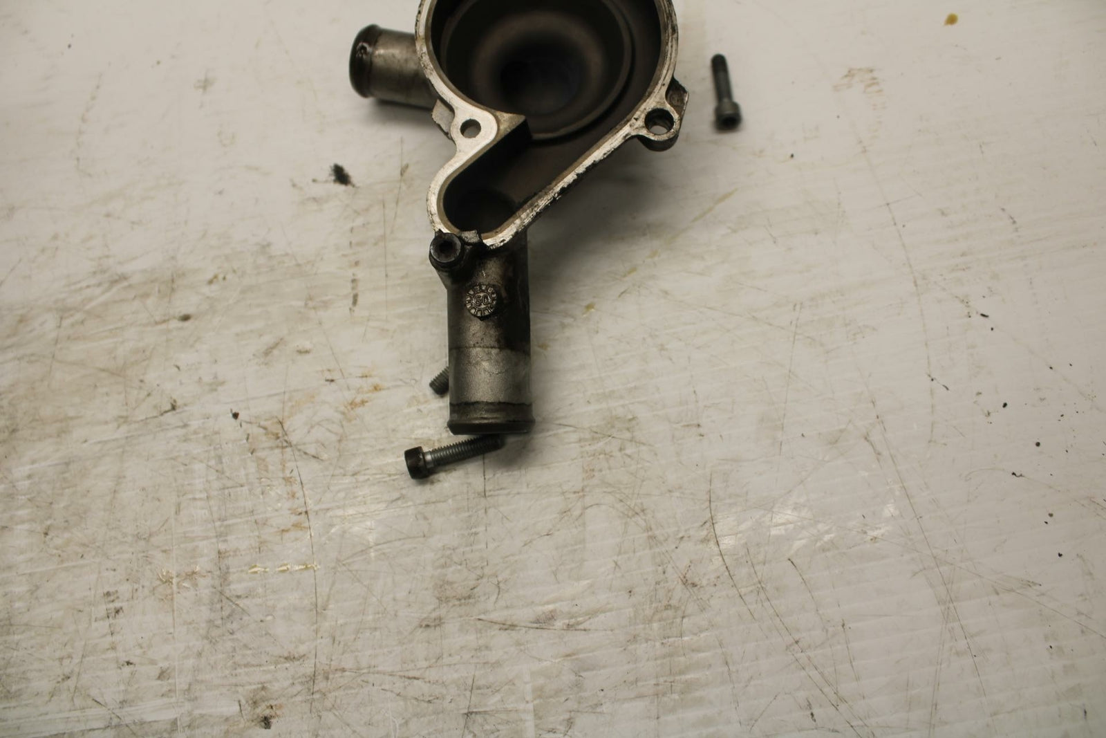 10-11 APRILIA RSV4 ENGINE WATER COOLANT PUMP COVER   BB268