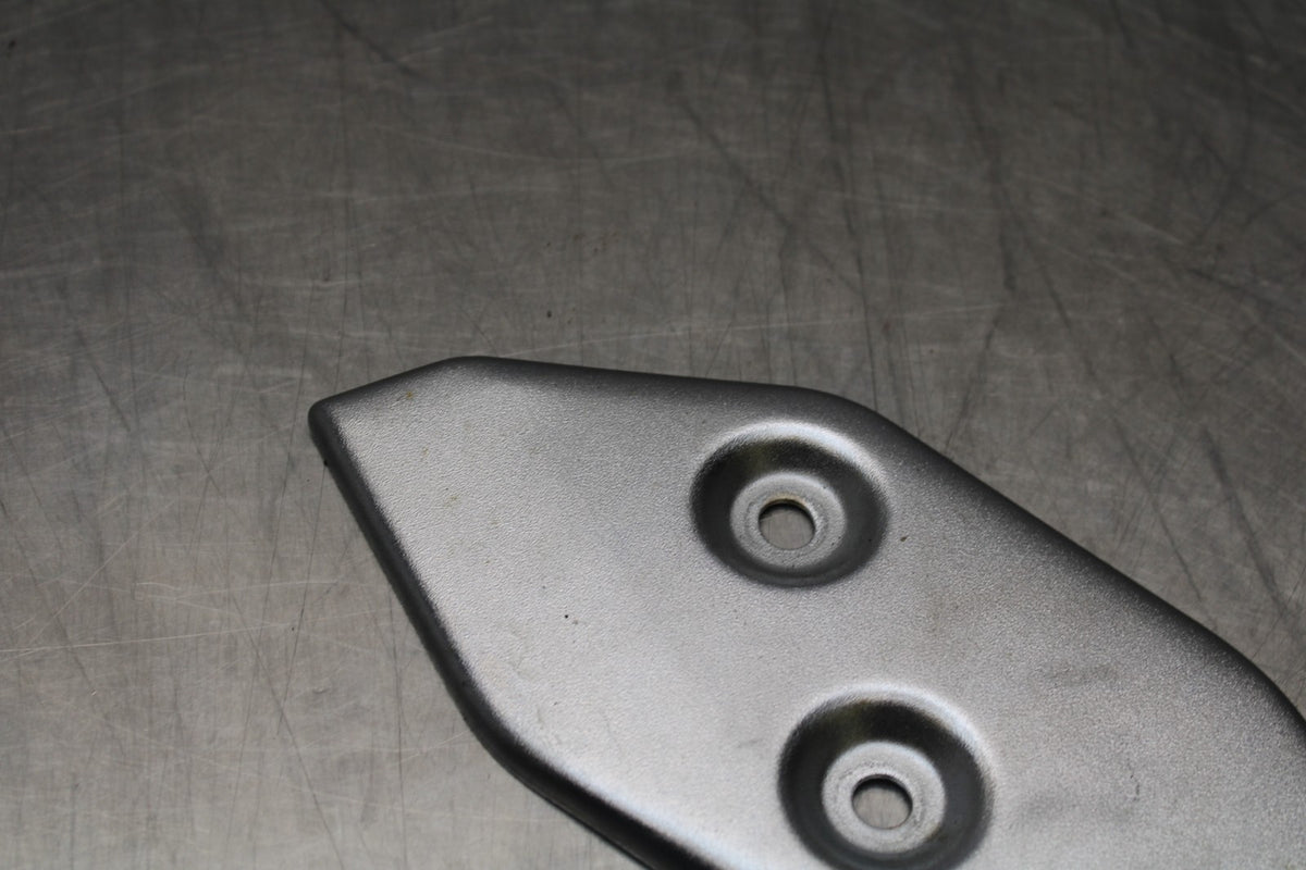 23 YAMAHA YZF R3 RIGHT REARSET REAR SET HEEL GUARD COVER  BB806