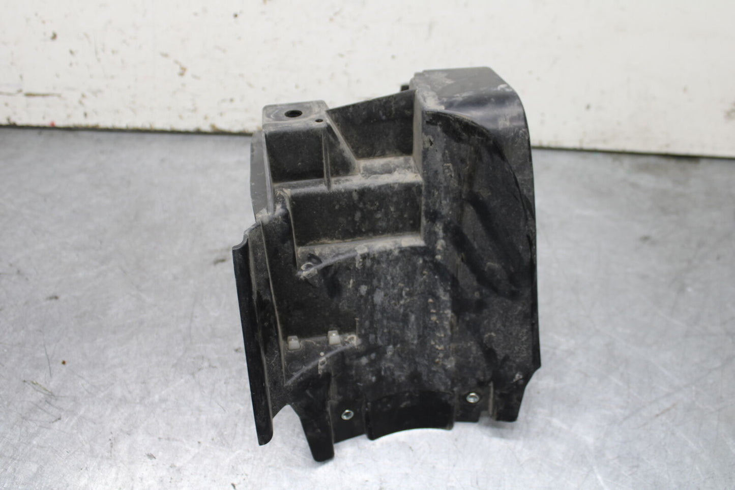 17-24 YAMAHA BOLT XVS950 BATTERY TRAY BOX HOLDER BB729