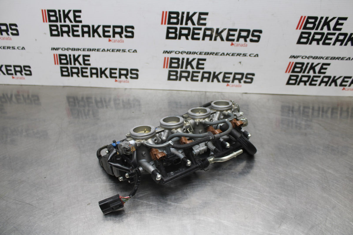 11-25 SUZUKI GSXR 600  MAIN FUEL INJECTORS / THROTTLE BODIES BB830