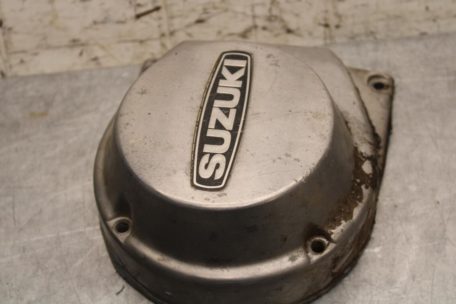 75 SUZUKI GT 550 STATOR MAGNETO ALTERNATOR GENERATOR COVER BB67