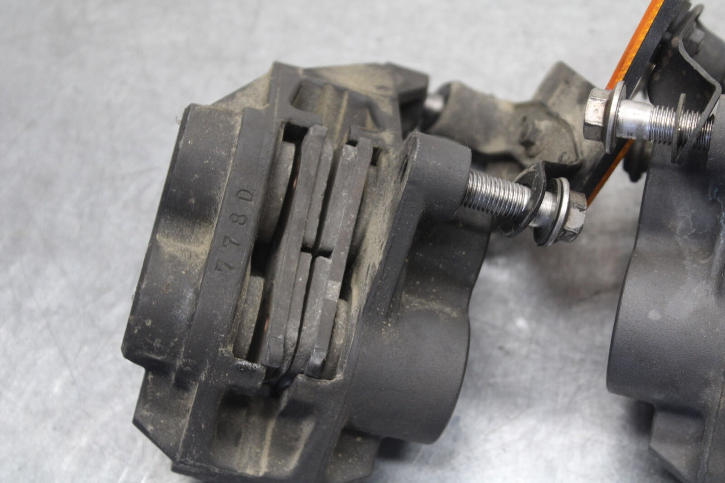 08-09 YAMAHA YZF R6S RIGHT LEFT FRONT BRAKE CALIPER SET PAIR CALIPERS  BB690