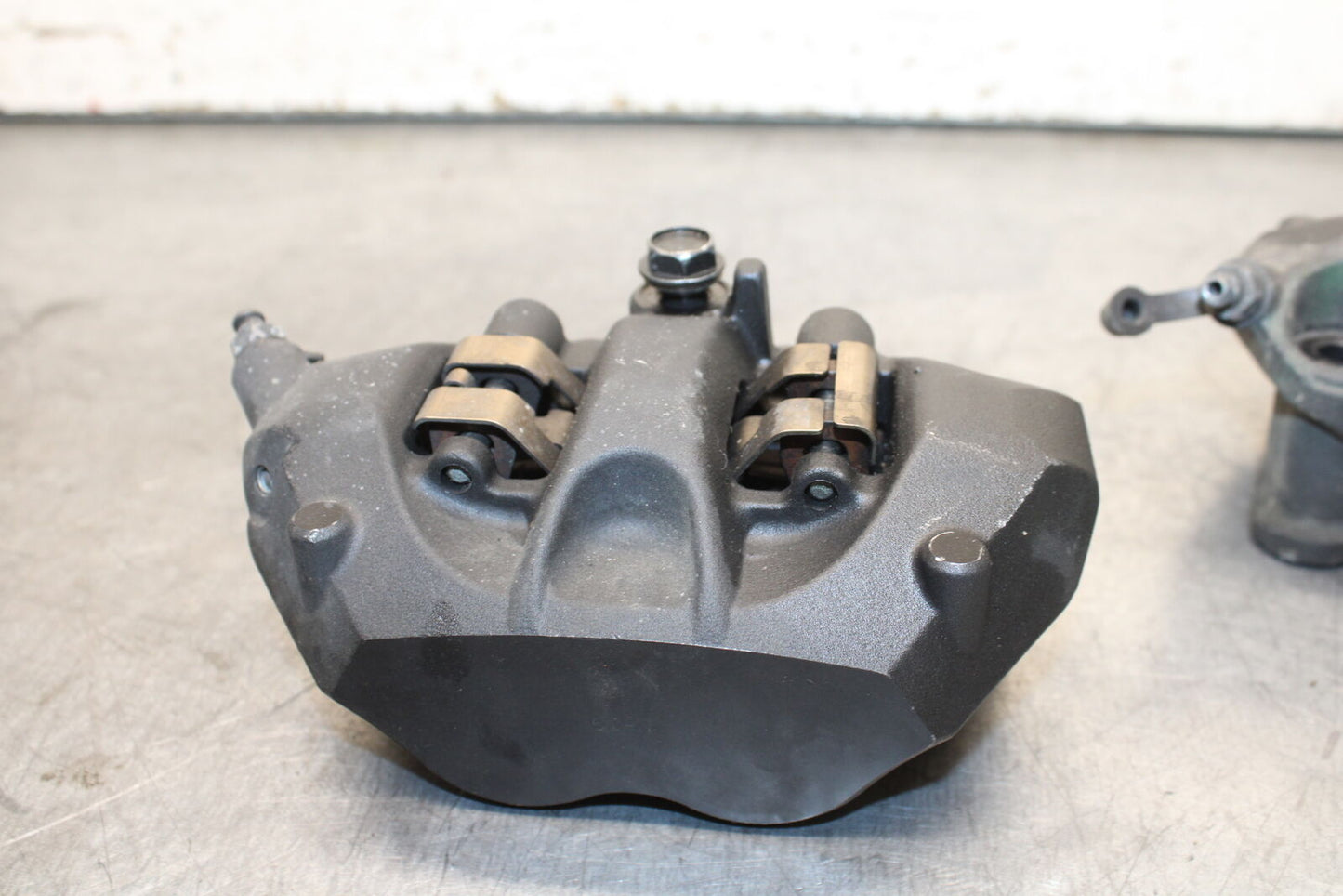 13-17 KAWASAKI NINJA ZX6R ZX636E RIGHT LEFT FRONT BRAKE CALIPER SET PAIR BB735