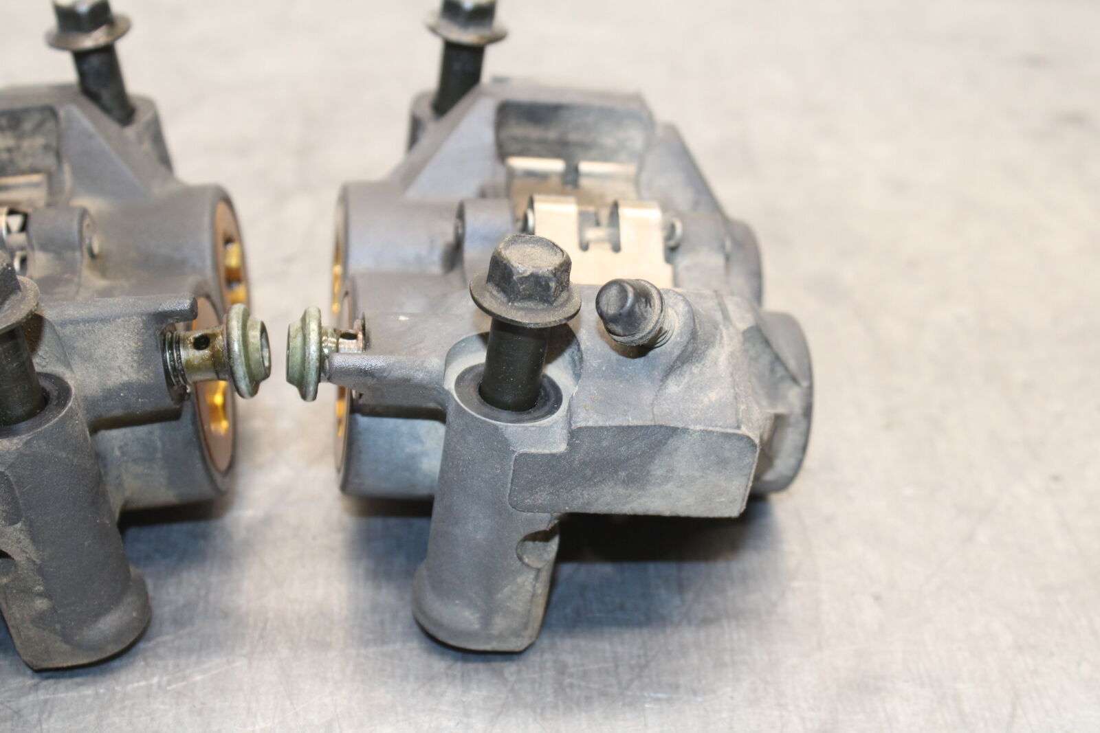 06-07 YAMAHA YZF R6 RIGHT LEFT FRONT BRAKE CALIPER SET PAIR CALIPERS BB742