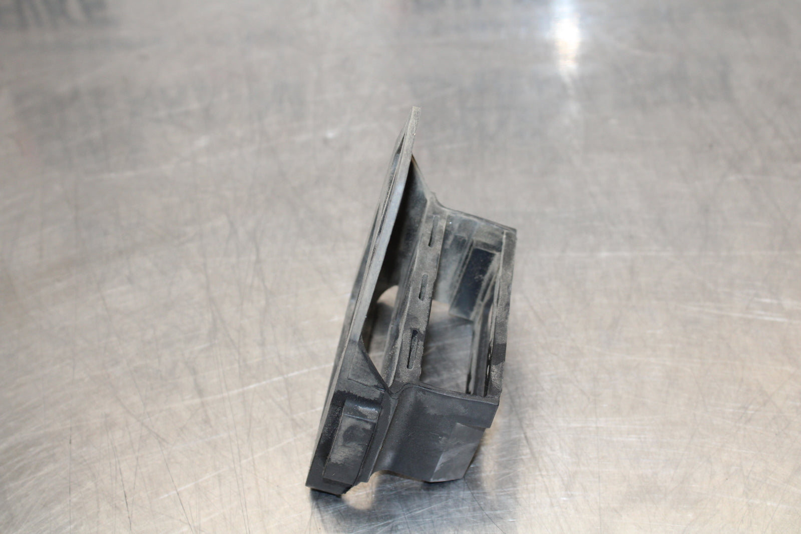 04-05 KAWASAKI NINJA ZX10R ECU ECM RELAY HOLDER BRACKET BB163