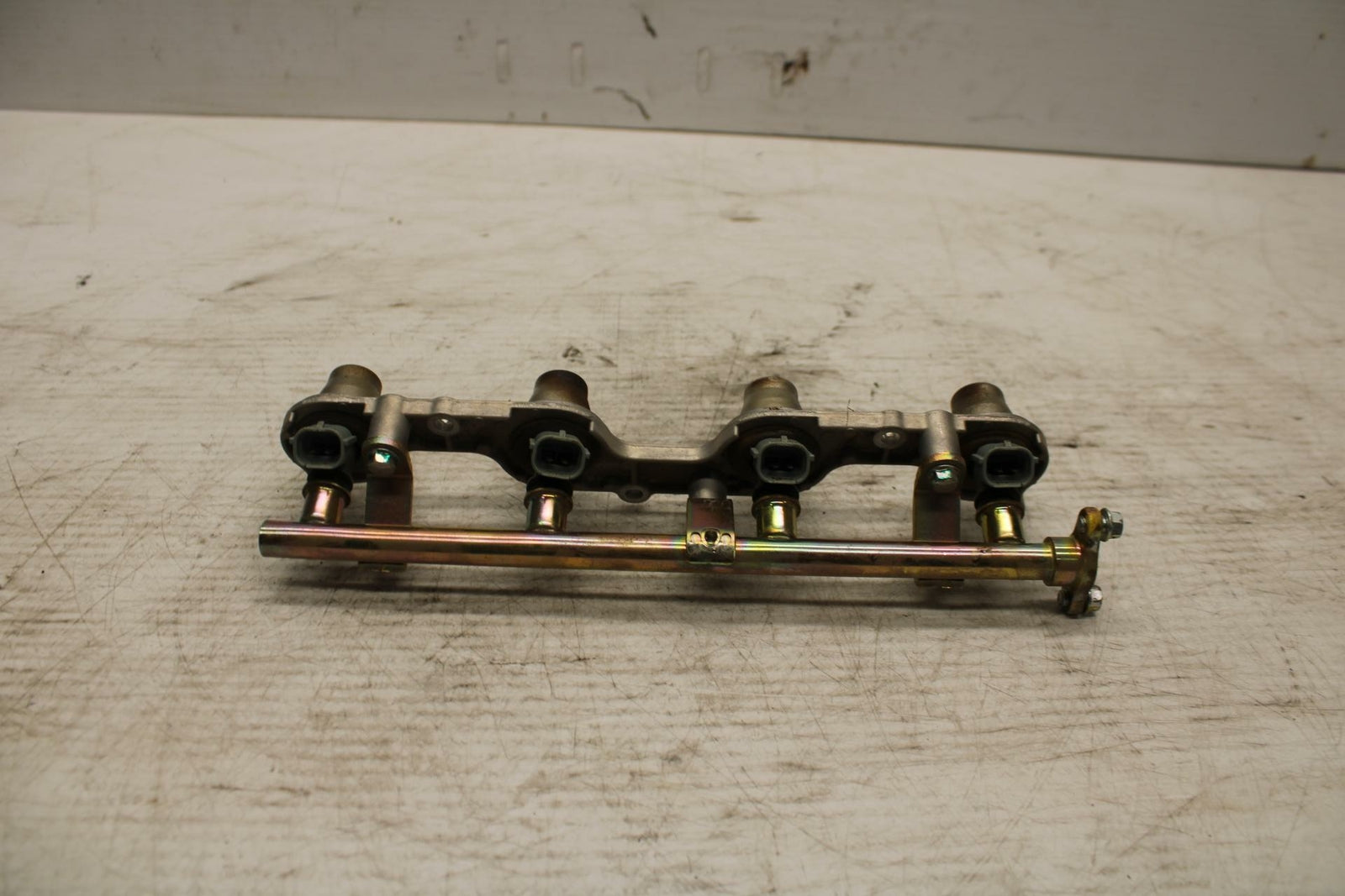 05-06 HONDA CBR600RR SECONDARY FUEL INJECTORS TOP AIRBOX GAS RAIL BB307