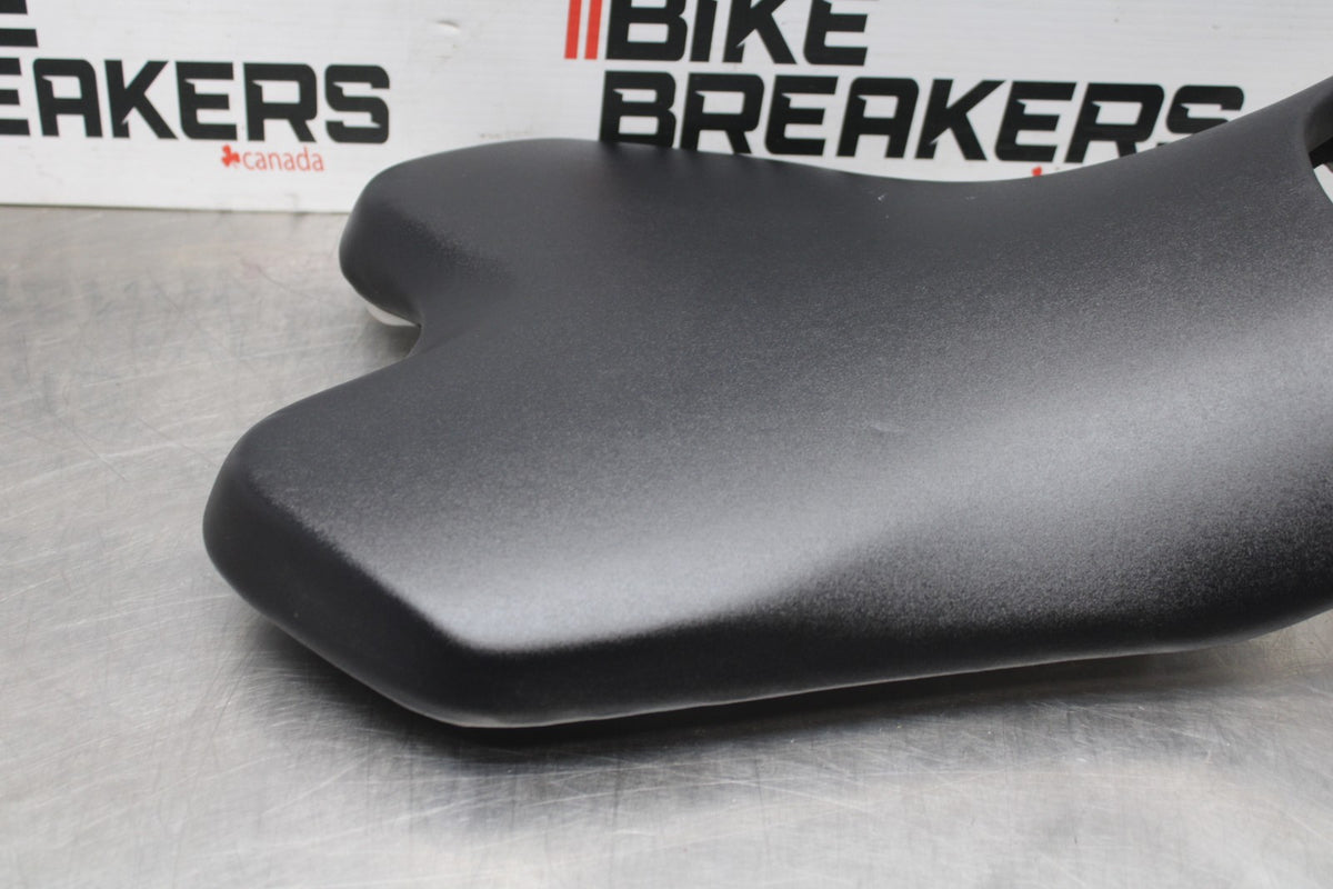 08-16 YAMAHA YZF R6 FRONT DRIVERS SEAT PAD SADDLE PILLION BB856