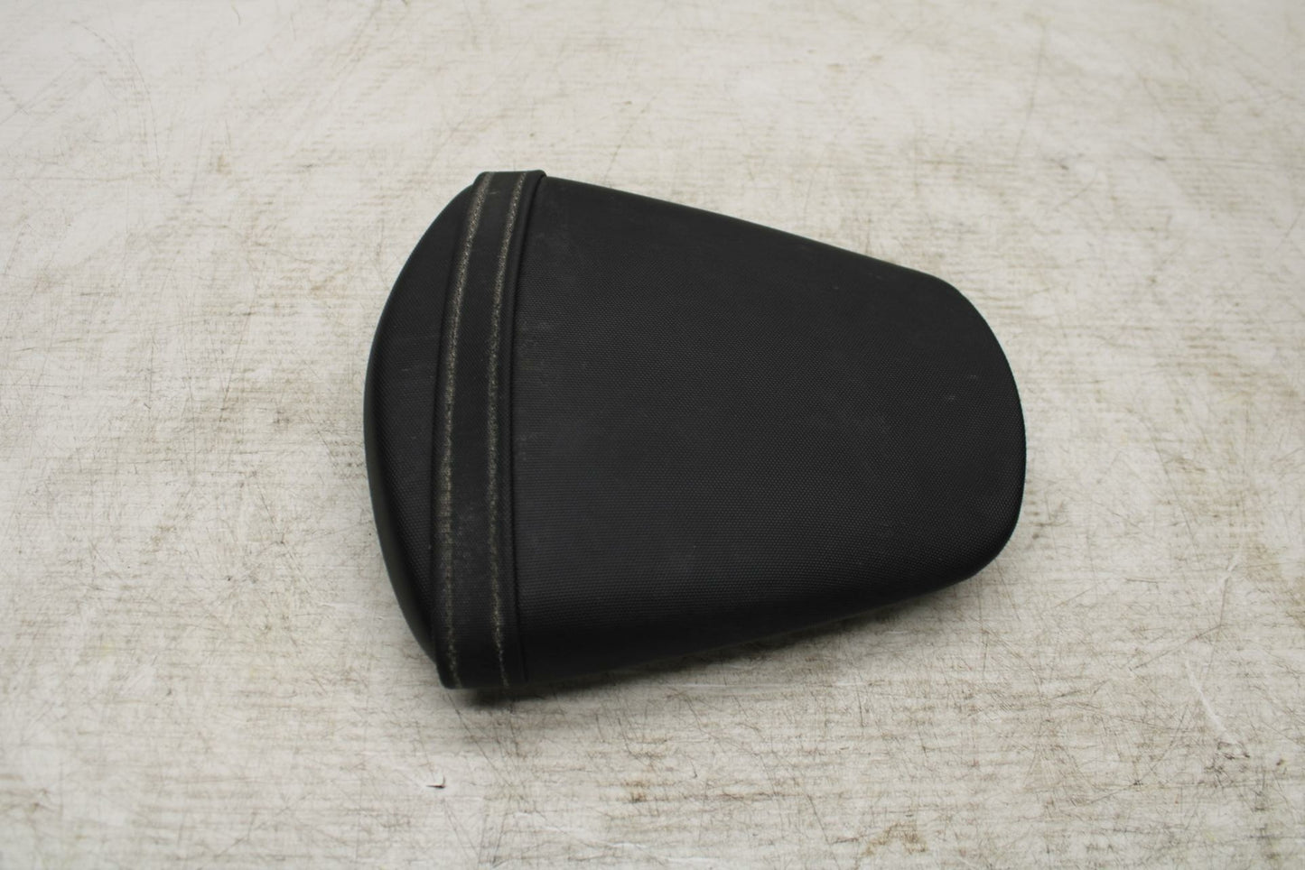 11-19 SUZUKI GSXR600 REAR BACK PASSENGER TANDEM SEAT PAD SADDLE PILLION BB371