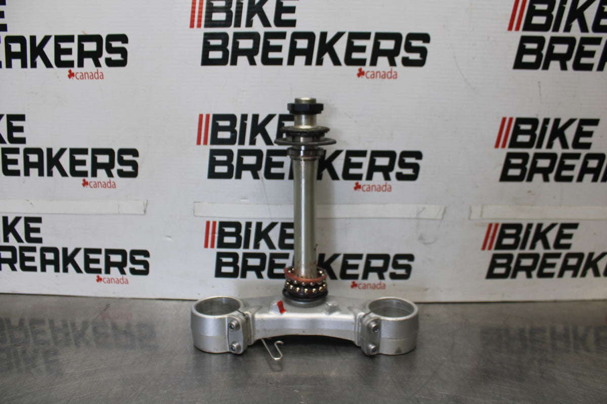 12 TRIUMPH STREET TRIPLE R FRONT FORKS CLAMP LOWER TRIPLE TREE STEM BB914