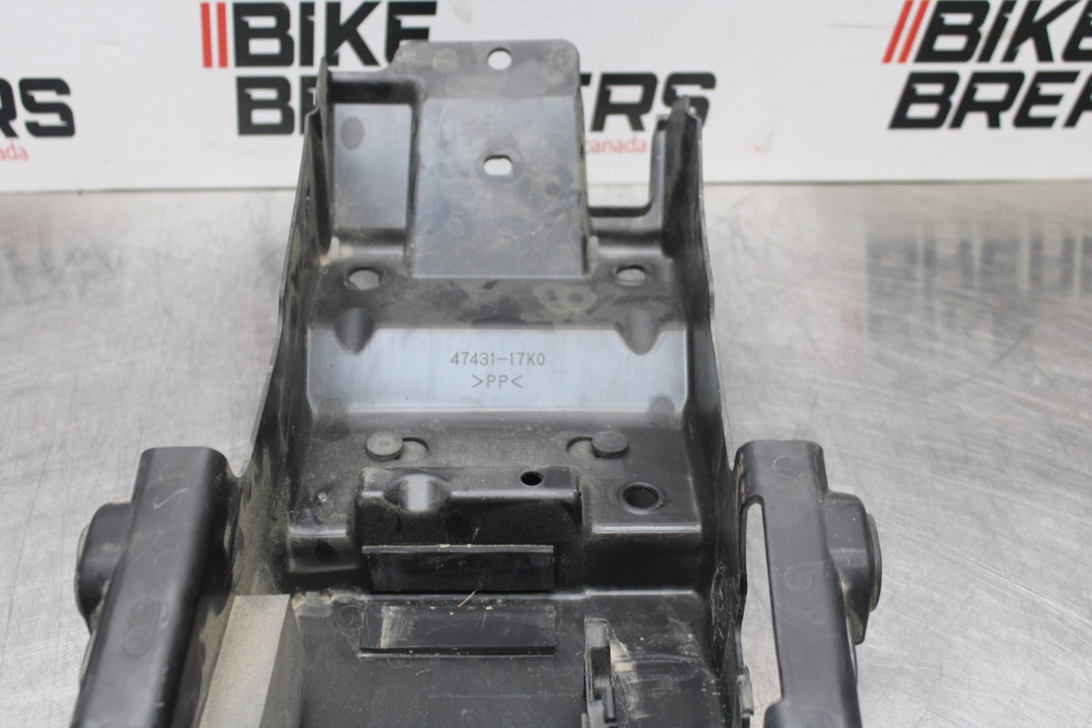 24-25 SUZUKI GSXR1000 REAR BACK TAIL UNDERTAIL BATTERY TRAY PLASTIC BB767
