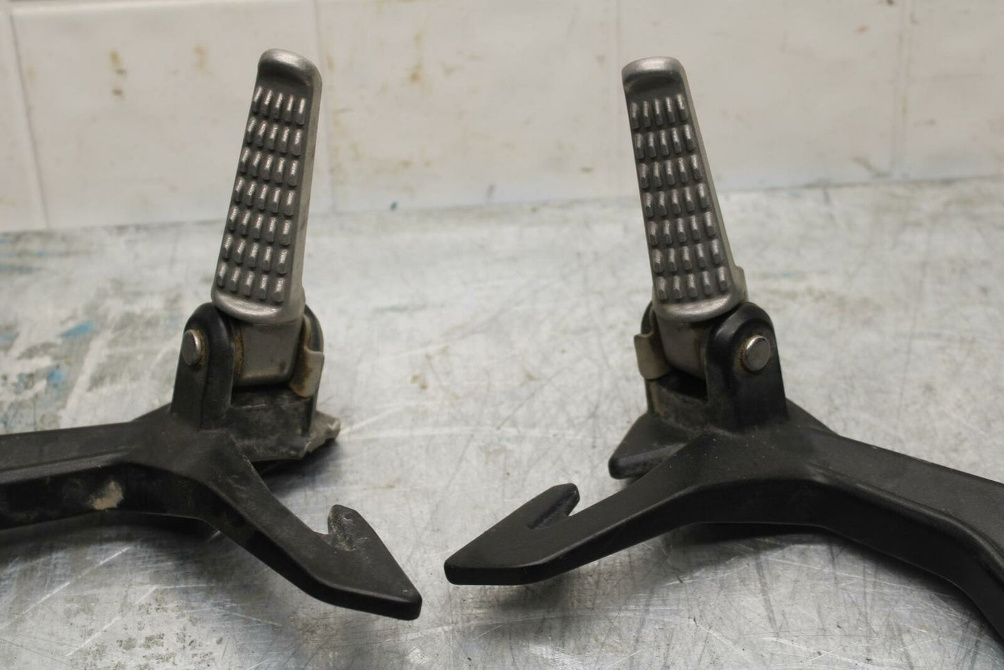 18-22 KAWASAKI NINJA 400 EX400 ABS REAR BACK PASSENGER PEG SET PAIR BB416