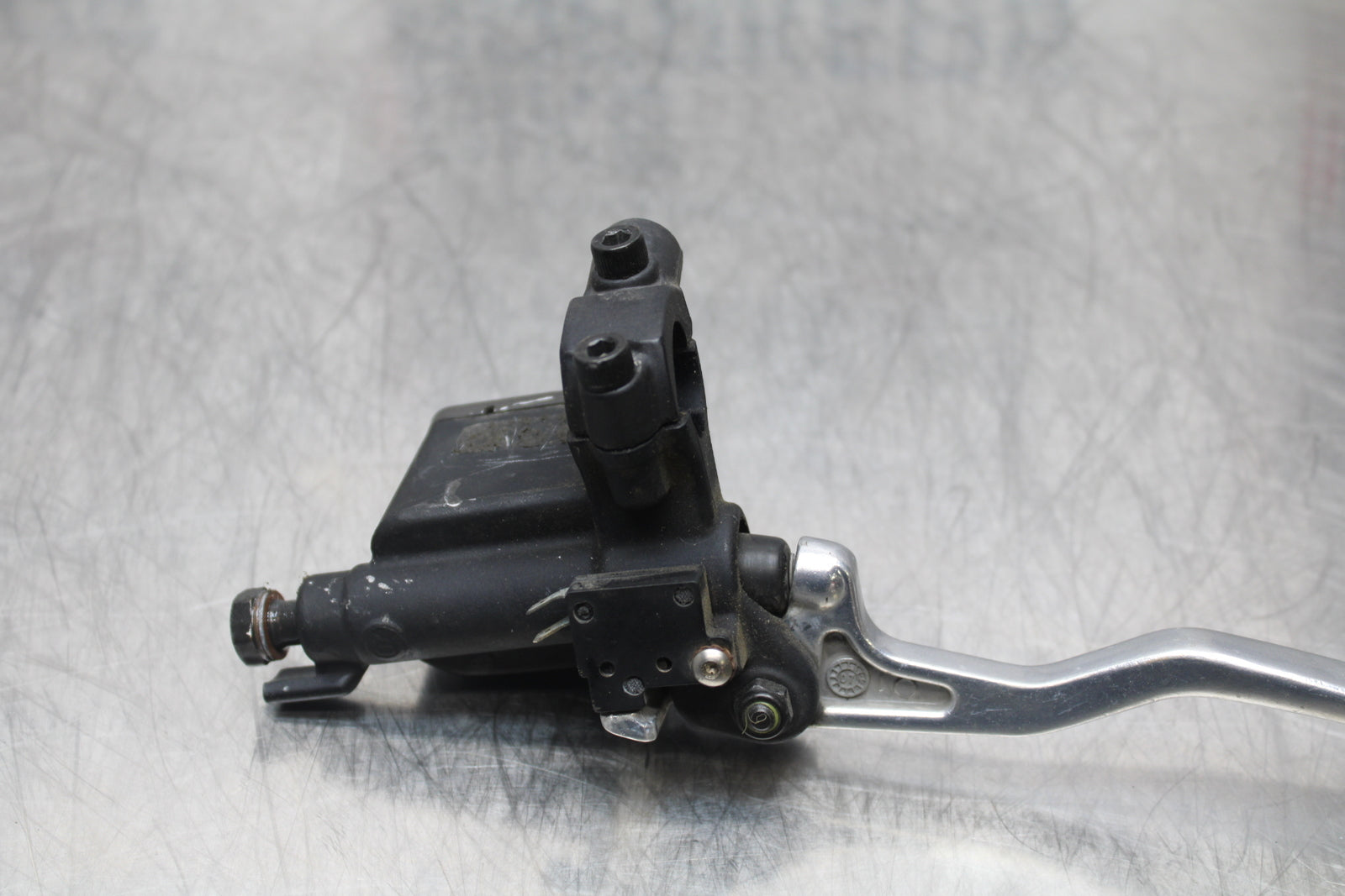 08 MOTO GUZZI BREVA 750 FRONT BRAKE MASTER CYLINDER w/ LEVER BB154