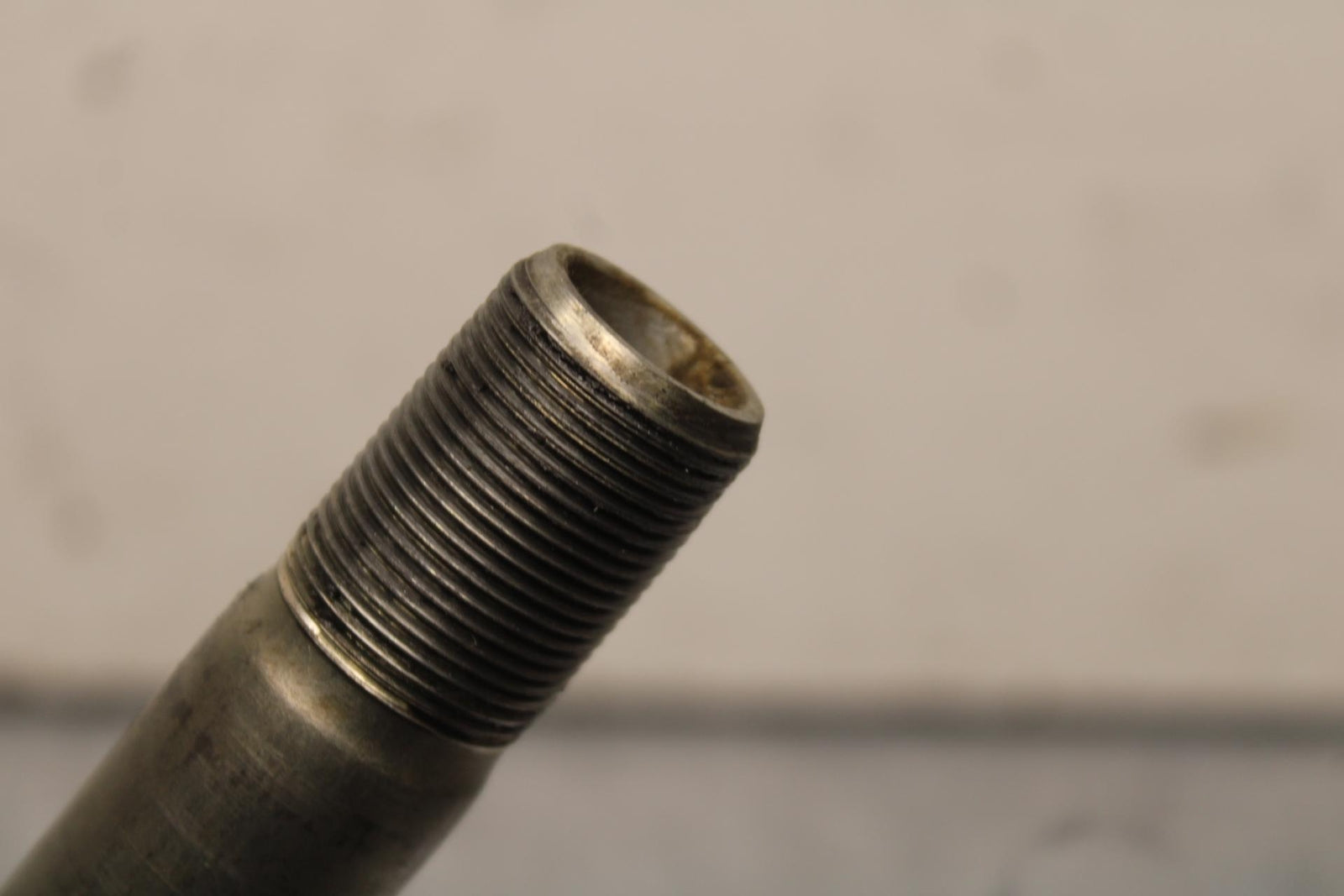 03-08 KAWASAKI VULCAN 1600 FRONT WHEEL RIM AXLE PIVOT BOLT BB616