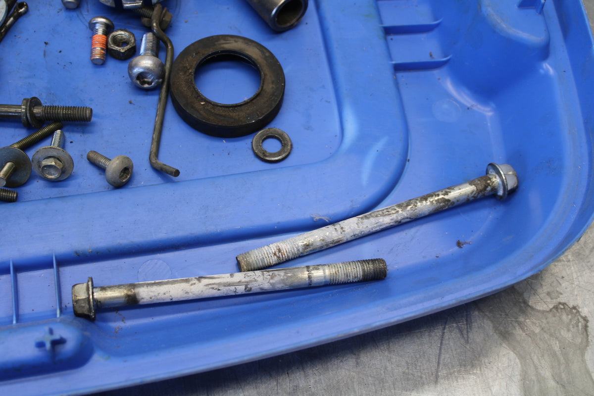 04 SUZUKI INTRUDER 800 MOUNTING BOLTS HARDWARE MOTOR SCREWS BB758