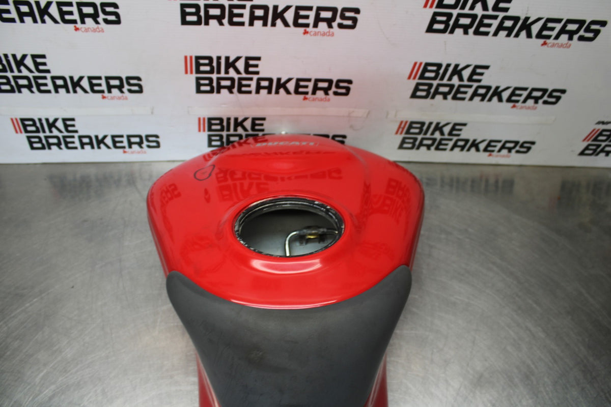 05 DUCATI SUPERSPORT 800 GAS TANK FUEL CELL PETROL RESERVOIR BB913