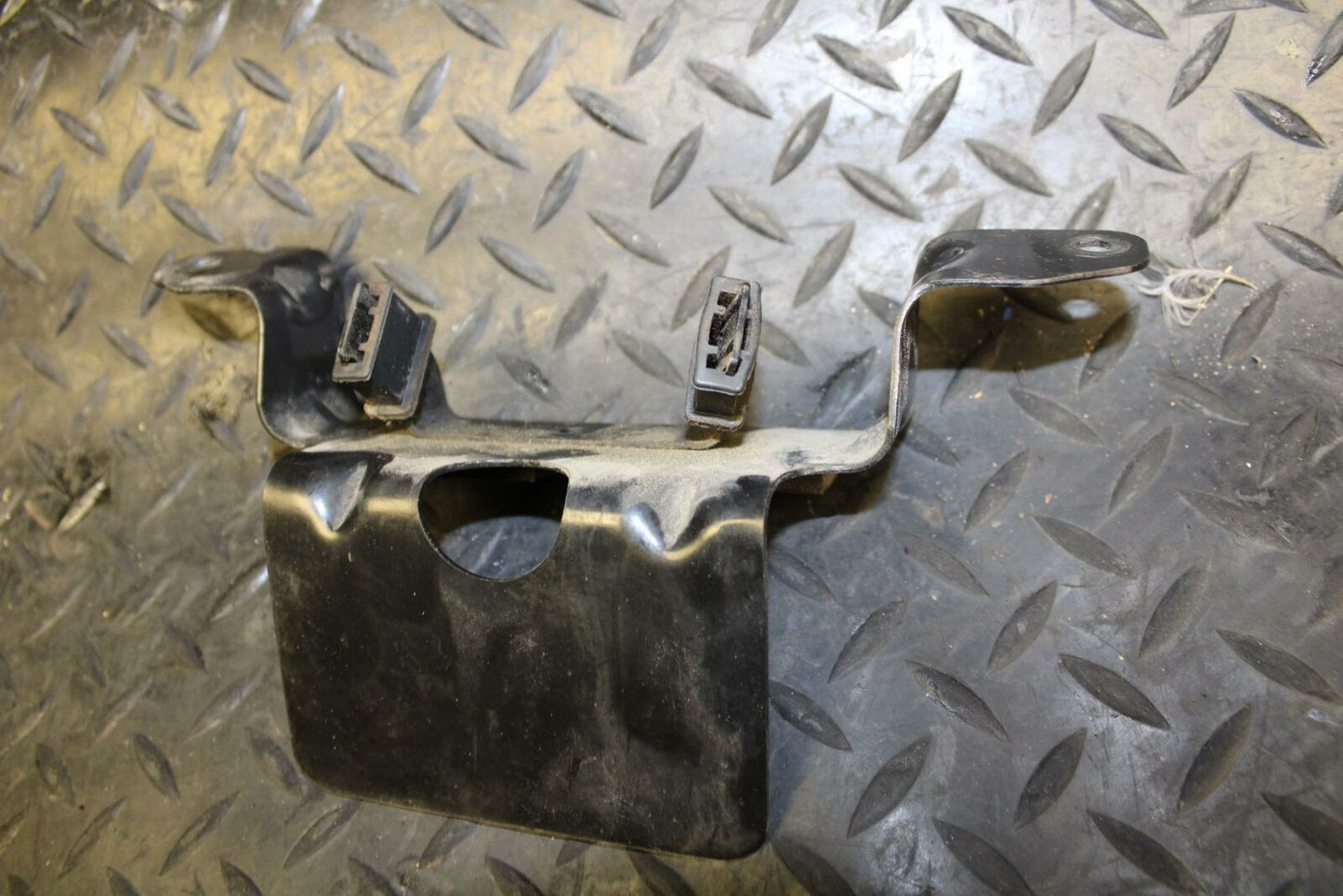 05-06 SUZUKI KATANA 750 GSX750F BATTERY HOLD DOWN CLAMP STRAP bb166