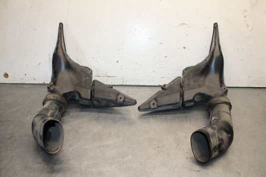 05-06 HONDA CBR600RR RIGHT LEFT INTAKE DUCTS 64330-MEE-A00 64335-MEE-940 BB655 