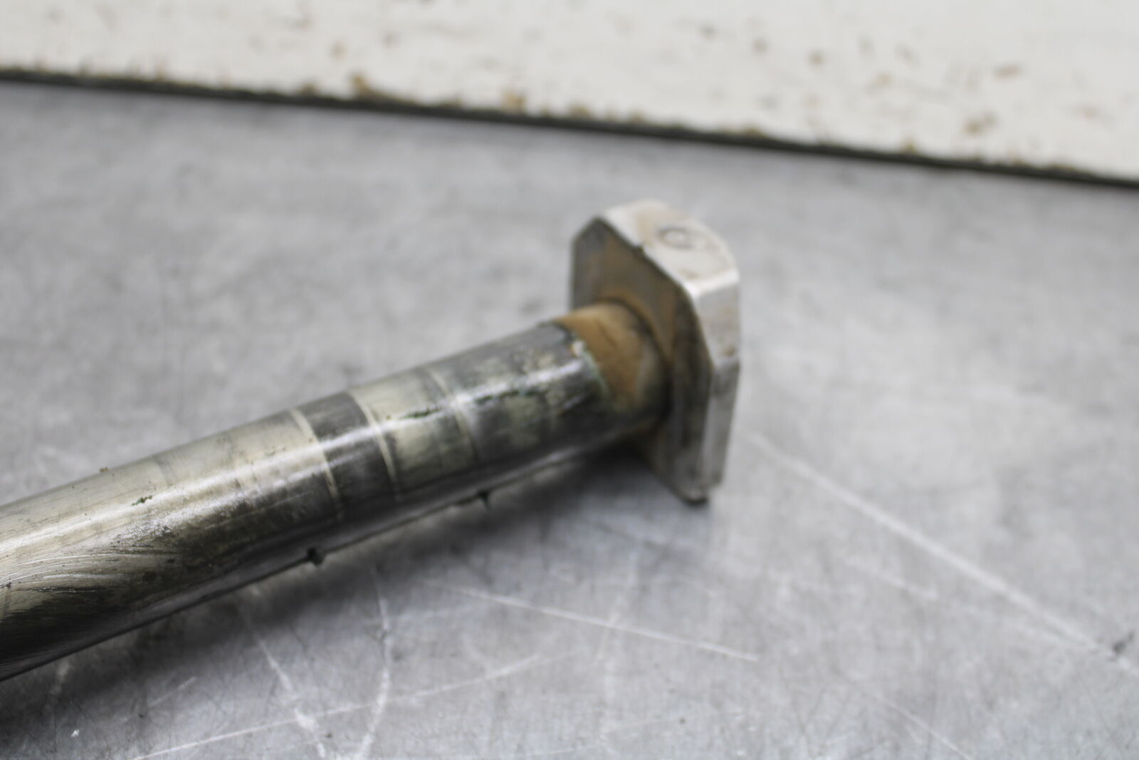 08-10 SUZUKI GSXR 600 REAR AXLE BACK WHEEL RIM PIVOT BOLT AXEL  BB721