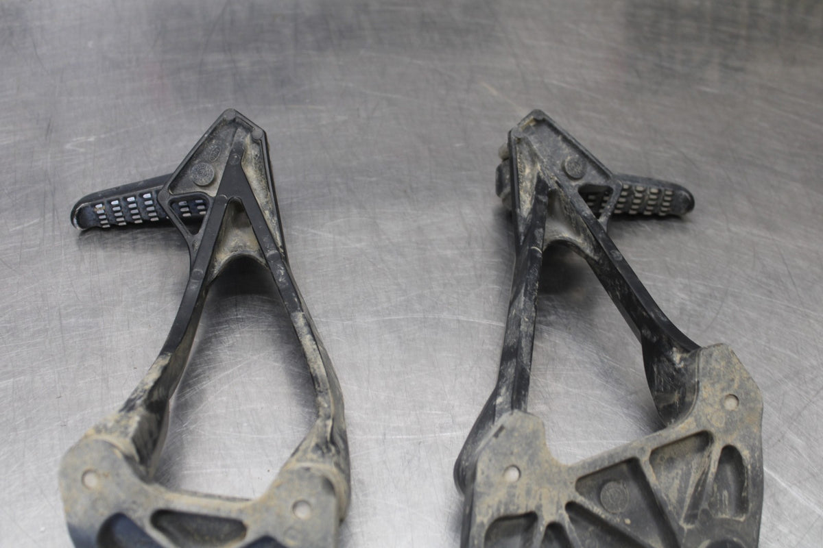 08 KAWASAKI ZX6R REAR BACK PASSENGER PEG SET PAIR BB896