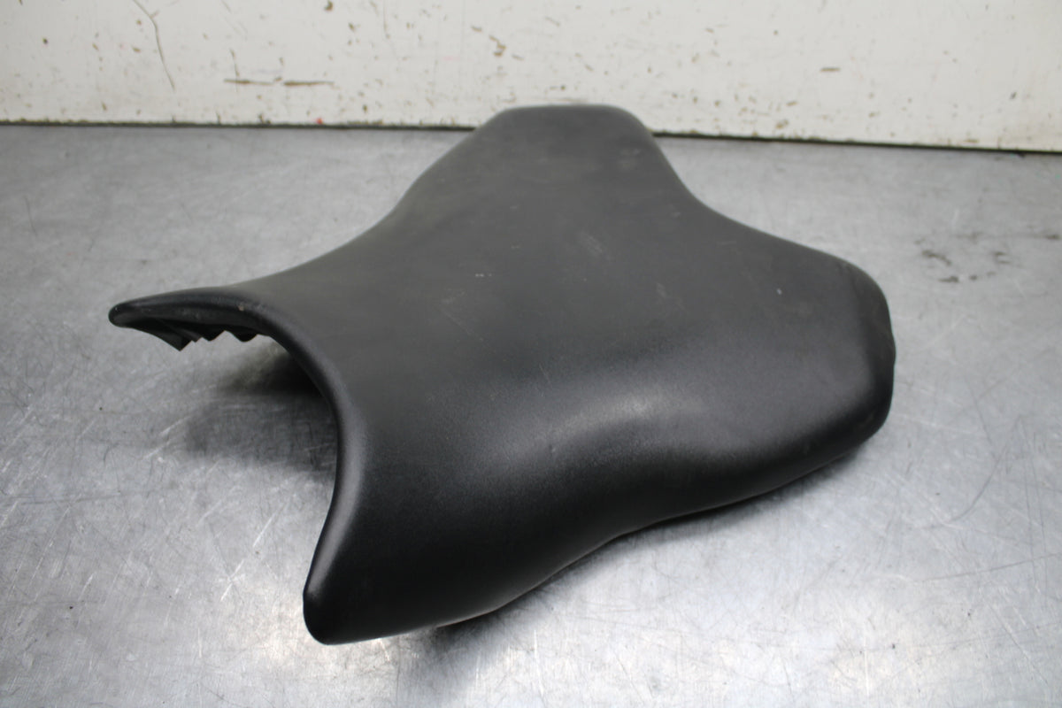 06 YAMAHA YZF R6 FRONT DRIVERS SEAT PAD SADDLE PILLION 2C0-24710-00-00 BB716