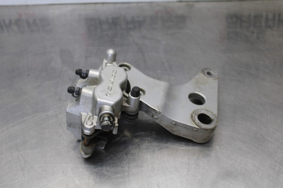 03 KAWASAKI VULCAN 1600 REAR BACK BRAKE CALIPER W MOUNT BRACKET BB865