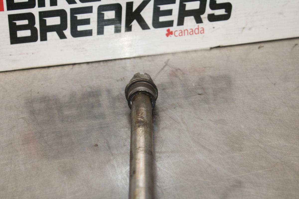97 KAWASAKI VULCAN 1500 VN1500D CLASSIC REAR AXLE WHEEL RIM PIVOT AXEL BB936