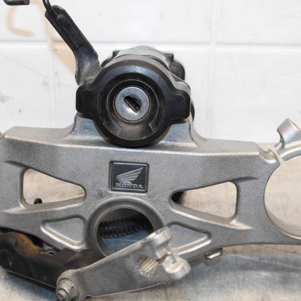 2008 Honda CBR1000RR FORKS UPPER TRIPLE TREE CLAMP 53300-MFL-000 BB579