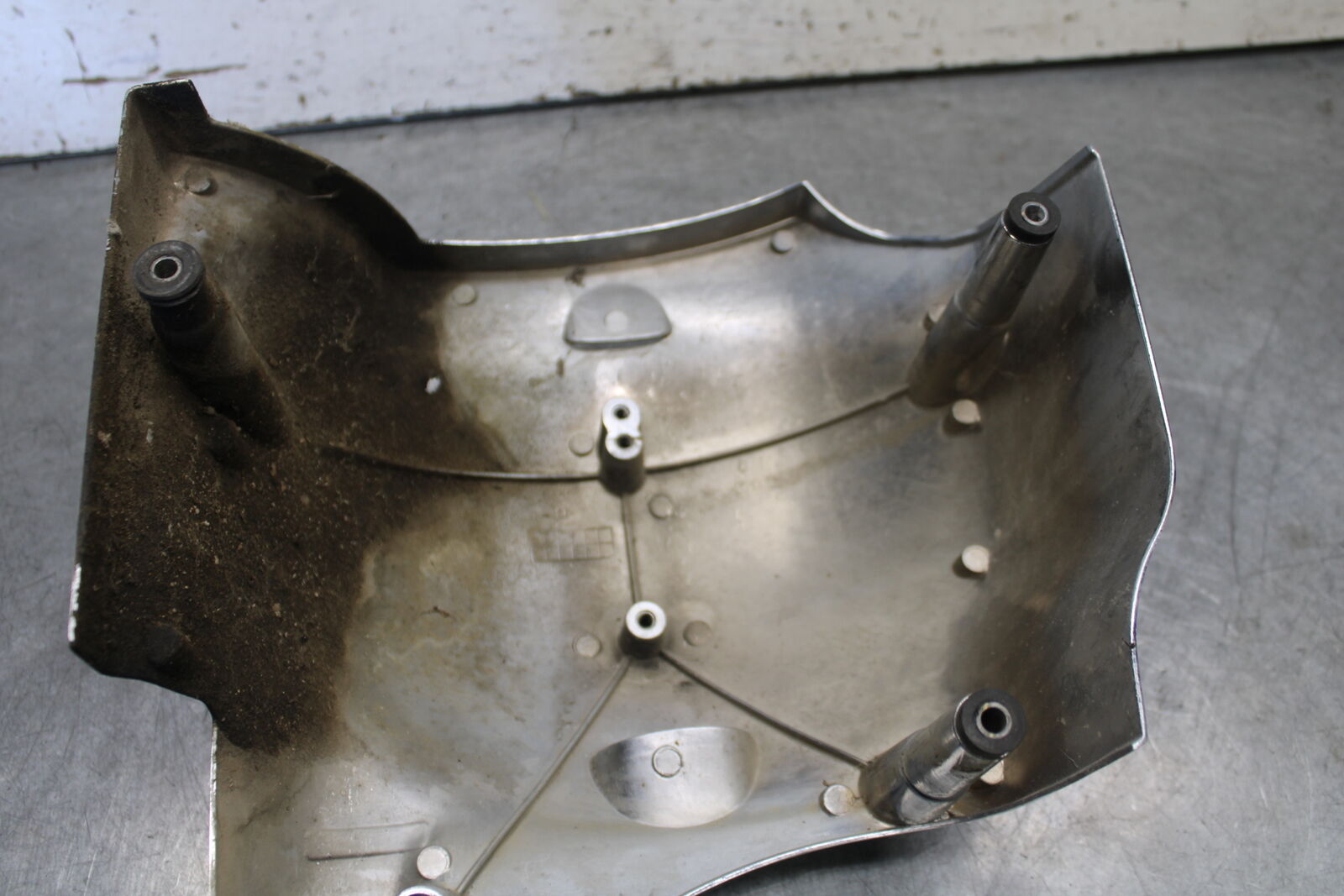 05-09 SUZUKI BOULEVARD C90 ENGINE SPROCKET COVER BB692