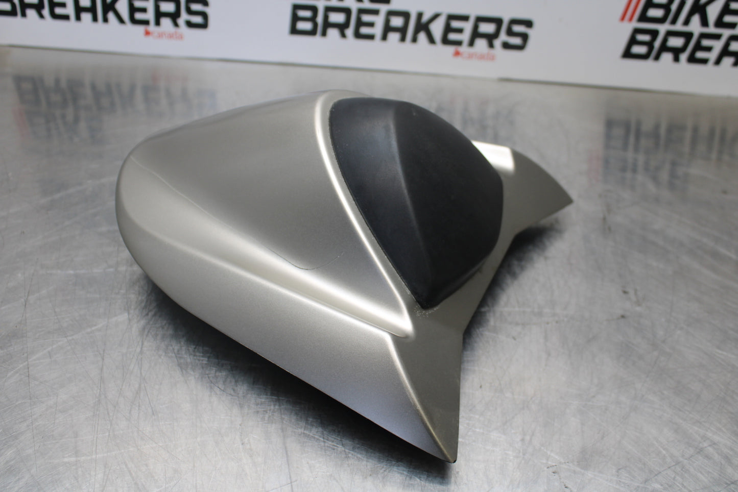 04-05 KAWASAKI NINJA ZX10R OEM REAR BACK SEAT SOLO COWL FAIRING COVER BB163