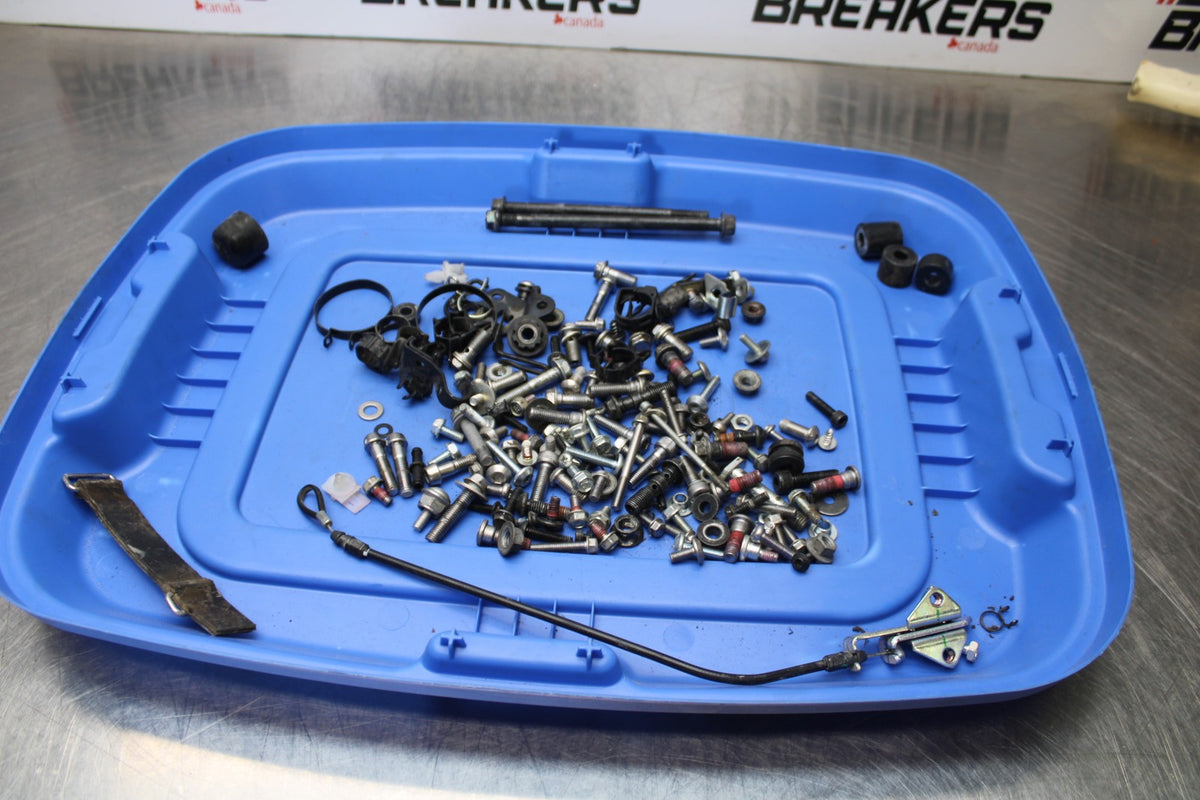 24-25 KAWASAKI NINJA ZX4R MOUNTING BOLTS HARDWARE MOTOR SCREWS BB174