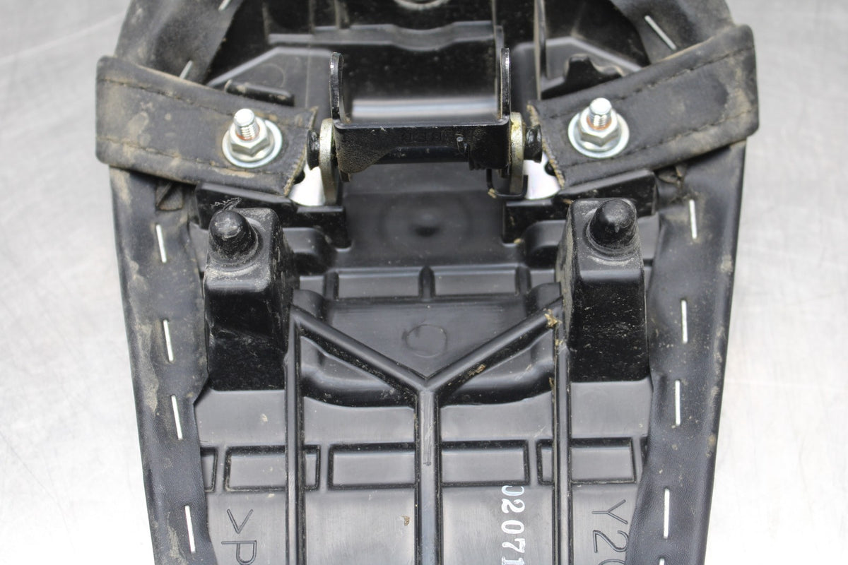 22-25 YAMAHA YZF R7 REAR BACK PASSENGER TANDEM SEAT PAD SADDLE PILLION BB850