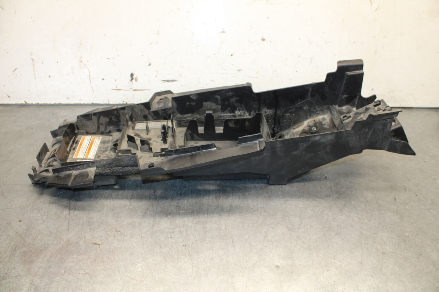 16-21 YAMAHA XSR900 REAR BACK TAIL UNDERTAIL BATTERY TRAY PLASTIC BB664