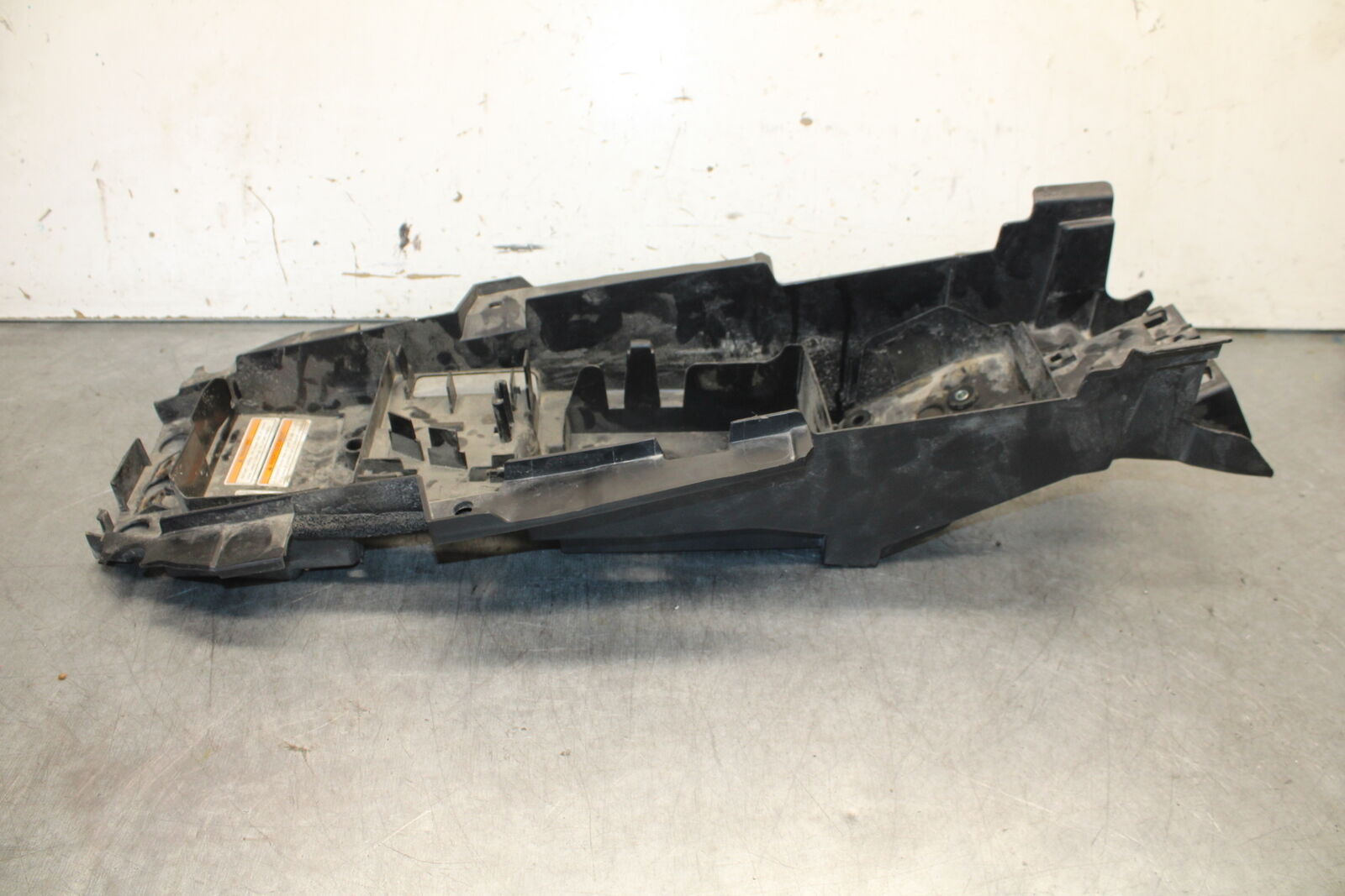 16-21 YAMAHA XSR900 REAR BACK TAIL UNDERTAIL BATTERY TRAY PLASTIC BB664