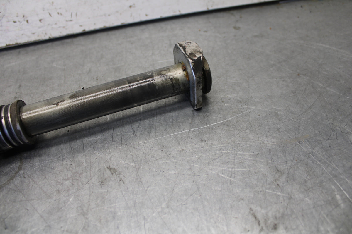 04 SUZUKI GSXR600 REAR AXLE BACK WHEEL RIM PIVOT BOLT AXEL 64711-33E10  BB676
