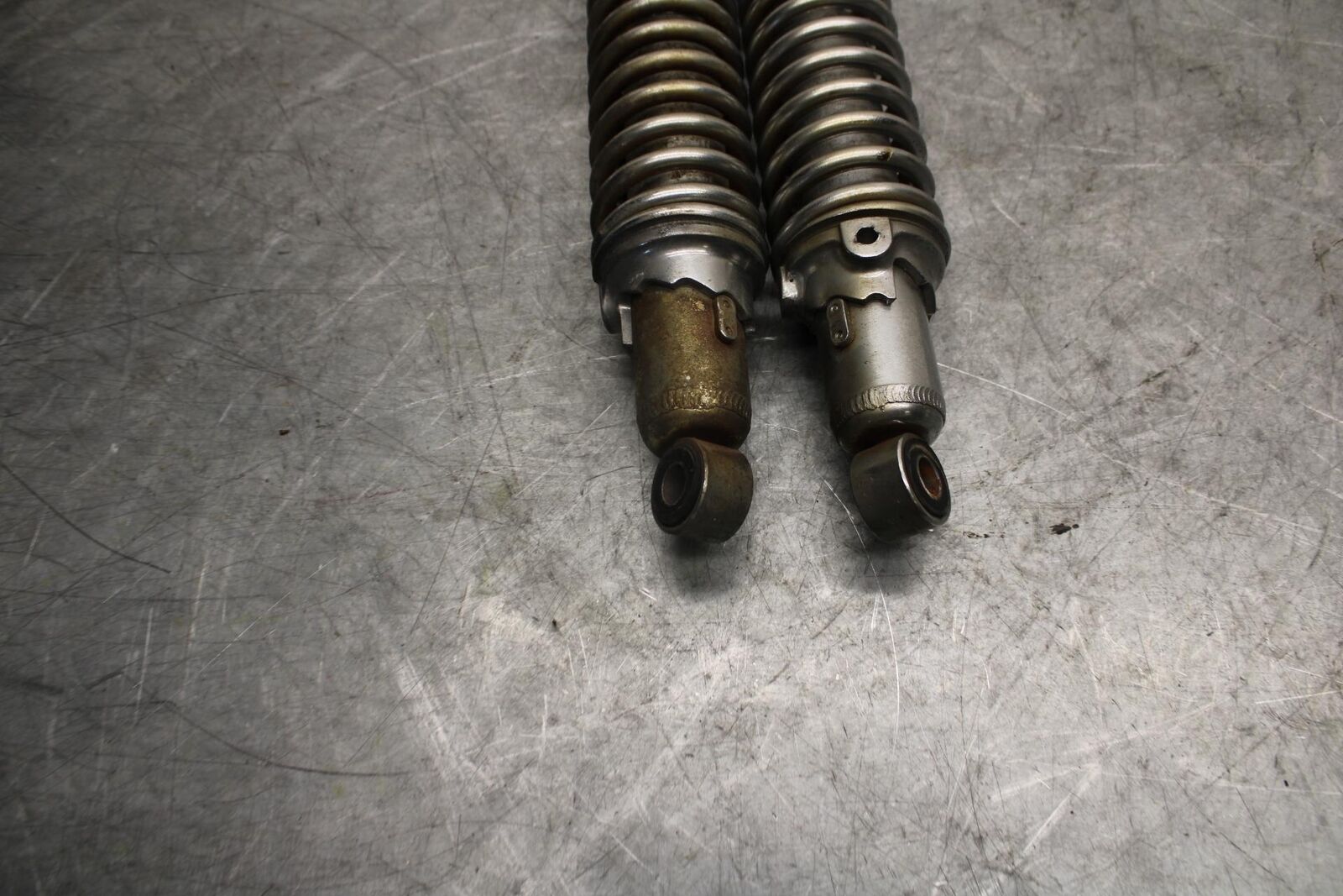 1982 Suzuki GS450L REAR BACK SHOCK ABSORBER BB52