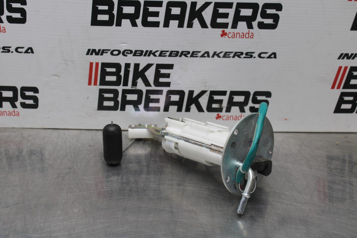 24-25 KAWASAKI NINJA ZX6R FUEL PUMP GAS PETROL SENDER UNIT 49040-0779 BB785
