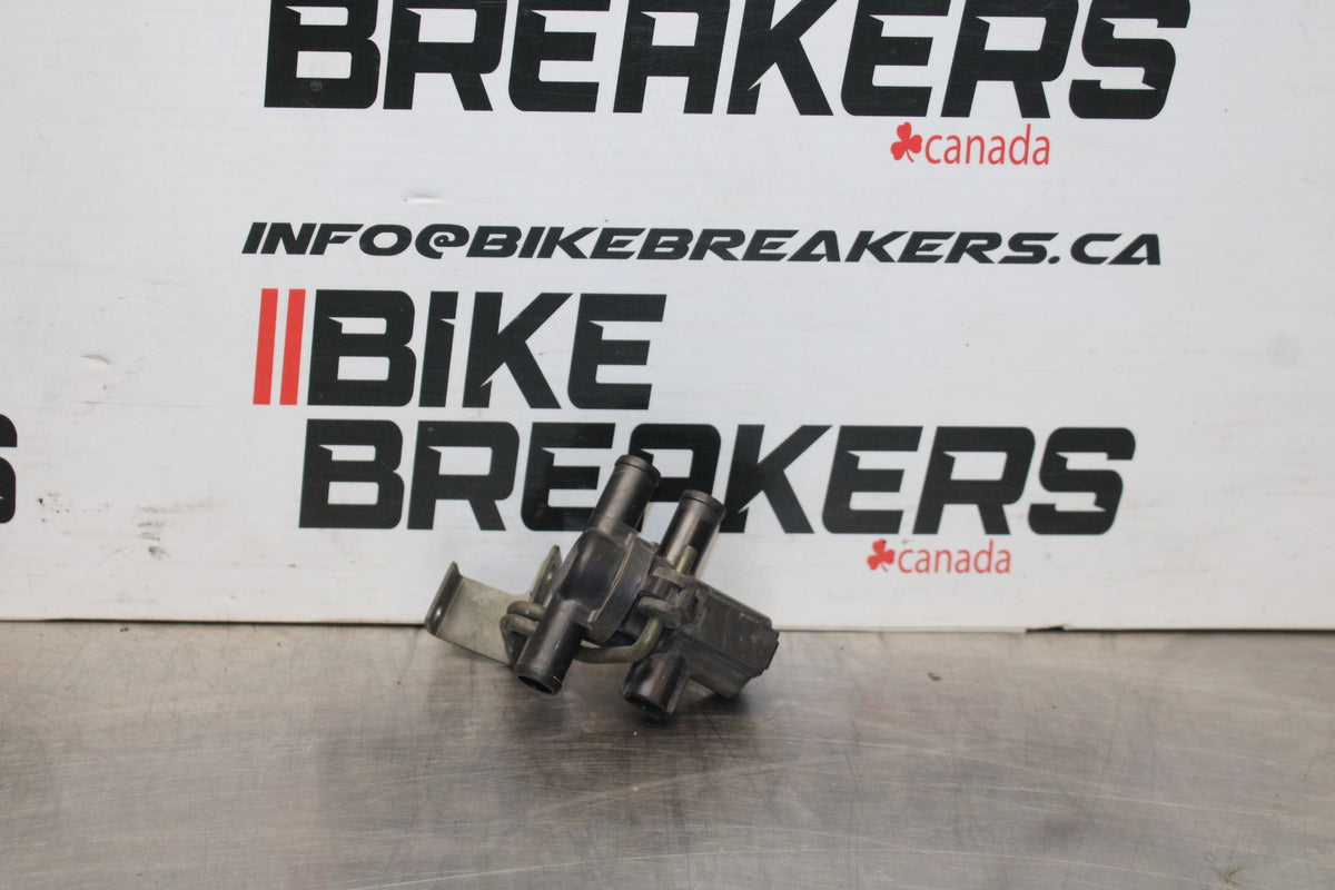 05-06 SUZUKI GSXR1000 AIR VALVE SOLENOID TOP ENGINE SWITCH SENSOR BB857