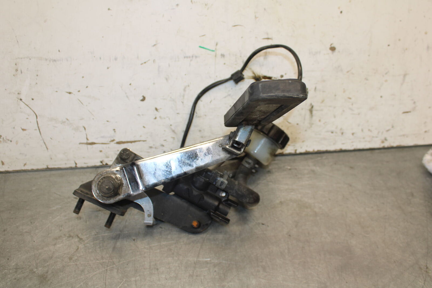 05-06 YAMAHA ROAD STAR XV1700A REAR BACK BRAKE MASTER CYLINDER W RESERVOIR BB703