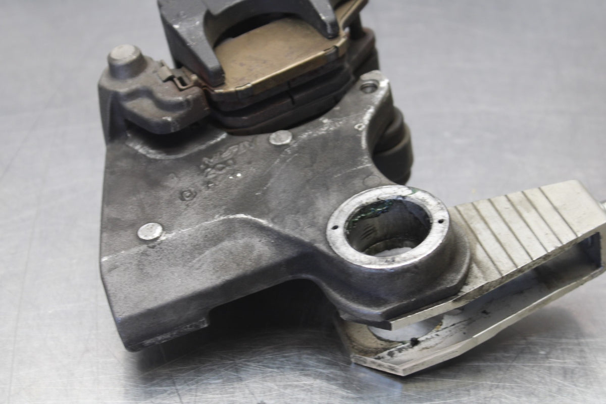 06-07 YAMAHA YZF R6 REAR BACK BRAKE CALIPER W MOUNT BRACKET BB763