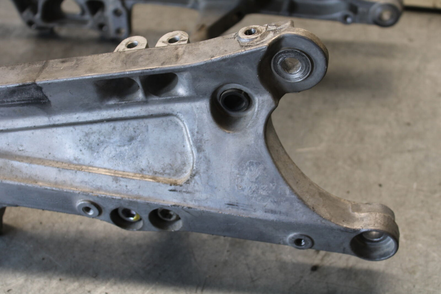 03-04 HONDA CBR600RR REAR SUBFRAME BACK SUB FRAME 50200-MEE-000 BB661